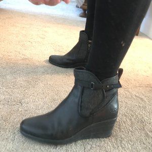 UGG Waterproof bootie size 9.5
